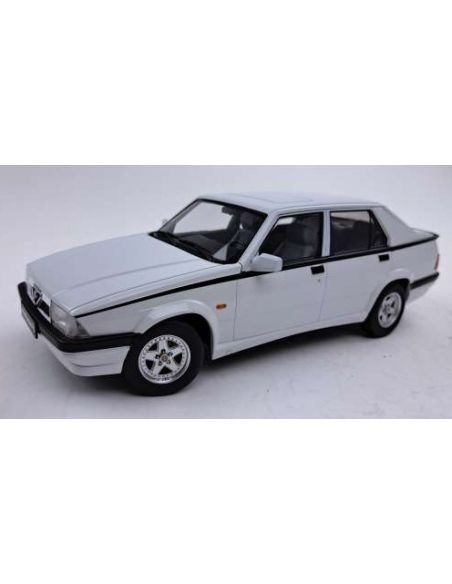 TRIPLE 9 T9-1800474 ALFA ROMEO 75 WHITE 1:18 Modellino