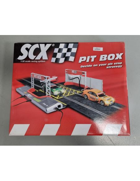 SCX 88750 Pit Box Scala 1:32 Racing System SCATOLA ROVINATA