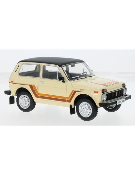 WHITEBOX WB124224 LADA NIVA 5000 1980 BEIGE 1:24 Modellino