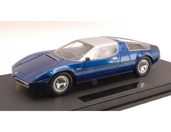 TopMarques TOP25B MASERATI BORA 1974 METALLIC BLUE W/ACRILIC COVER AND LEATHER BASE 1:18 Modellino