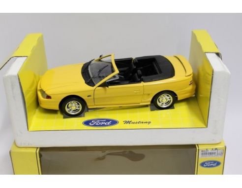 Universal Hobbies Uh3106 Ford Mustang Gt 1994 Convertible Gialla 1 18 Modellino Scatola Rovinata